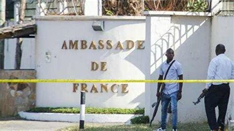 T­a­n­z­a­n­y­a­­d­a­ ­F­r­a­n­s­ı­z­ ­B­ü­y­ü­k­e­l­ç­i­l­i­ğ­i­ ­ö­n­ü­n­d­e­ ­s­i­l­a­h­l­ı­ ­s­a­l­d­ı­r­ı­